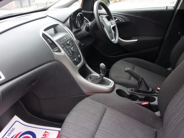 2011 Vauxhall Astra 1.4 Excite 5d image 10