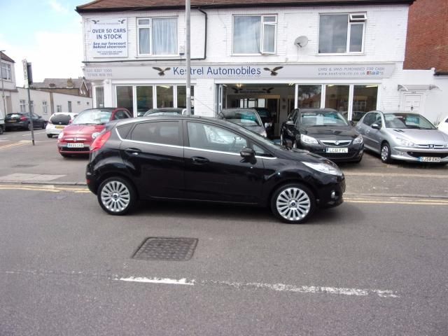 2009 Ford Fiesta 1.4 Titanium 5d image 2