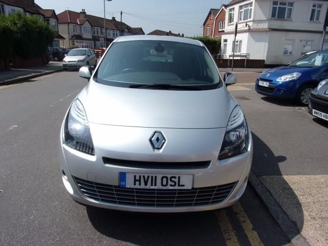 2011 Renault Scenic 1.9 DCI 5d image 4
