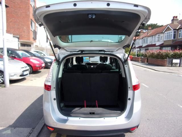 2011 Renault Scenic 1.9 DCI 5d image 6