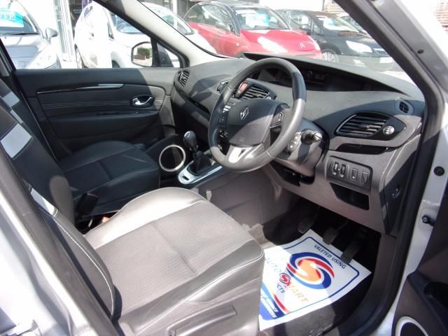 2011 Renault Scenic 1.9 DCI 5d image 9