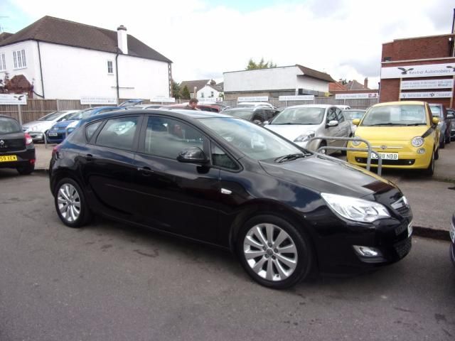 2010 Vauxhall Astra 1.4 5d image 1
