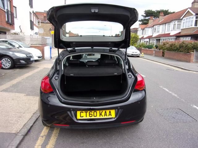 2010 Vauxhall Astra 1.4 5d image 6