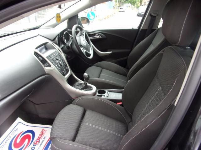 2010 Vauxhall Astra 1.4 5d image 9