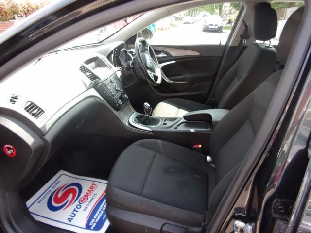2010 Vauxhall Insignia 2.0 CDTI 5d image 9