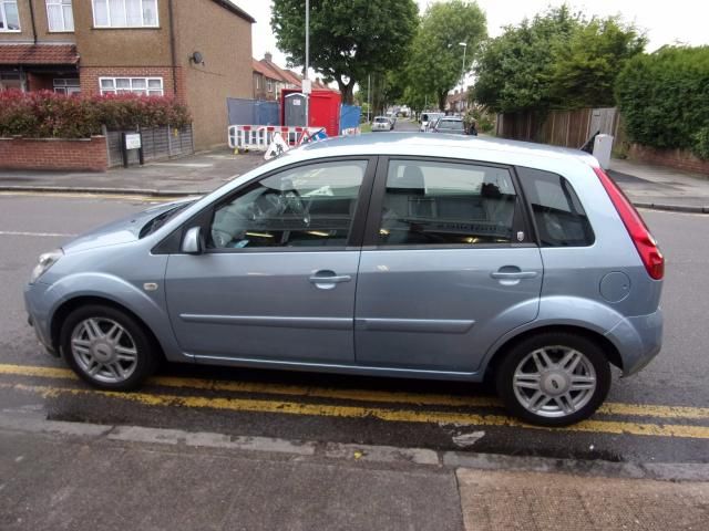 2006 Ford Fiesta 1.4 Ghia 16V 5d image 2