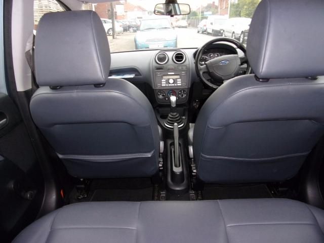 2006 Ford Fiesta 1.4 Ghia 16V 5d image 9