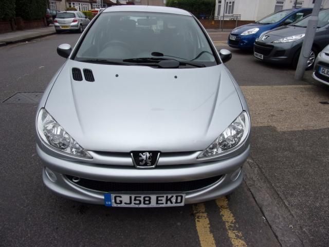 2008 Peugeot 206 1.4 LOOK 5d image 2