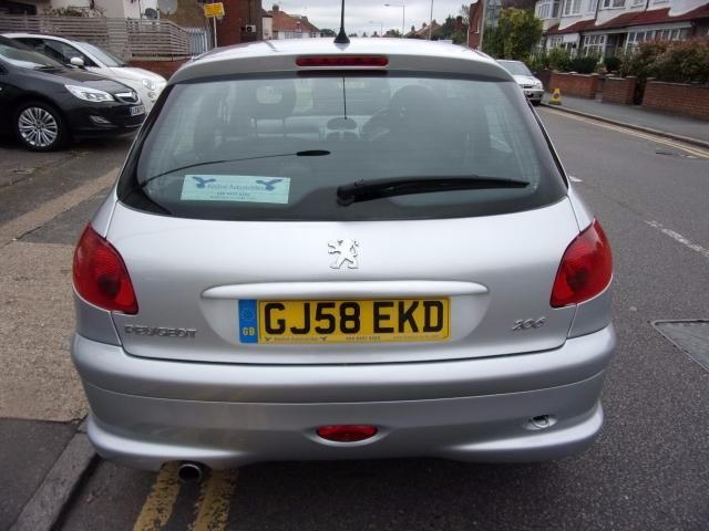 2008 Peugeot 206 1.4 LOOK 5d image 3