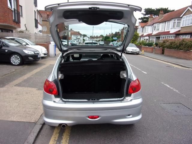 2008 Peugeot 206 1.4 LOOK 5d image 5