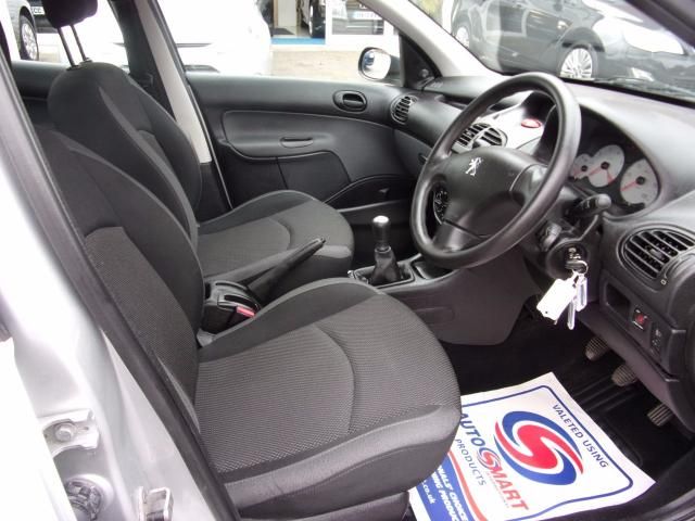 2008 Peugeot 206 1.4 LOOK 5d image 7