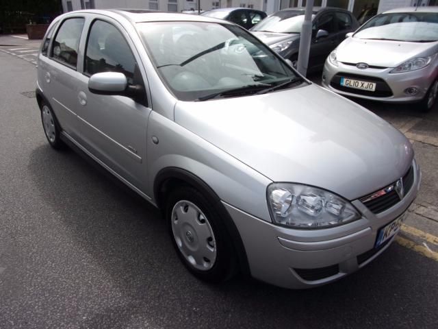 2006 Vauxhall Corsa 1.4 16V 5d image 1
