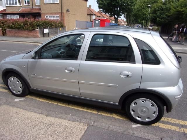 2006 Vauxhall Corsa 1.4 16V 5d image 4