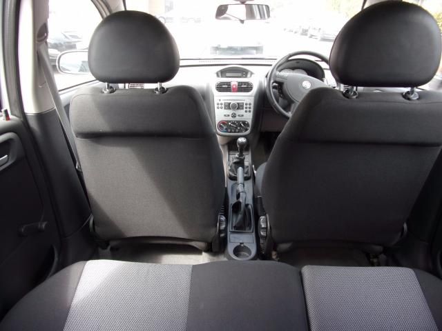 2006 Vauxhall Corsa 1.4 16V 5d image 10
