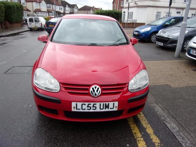 2005 Volkswagen Golf 1.6 S FSI 3d image 3