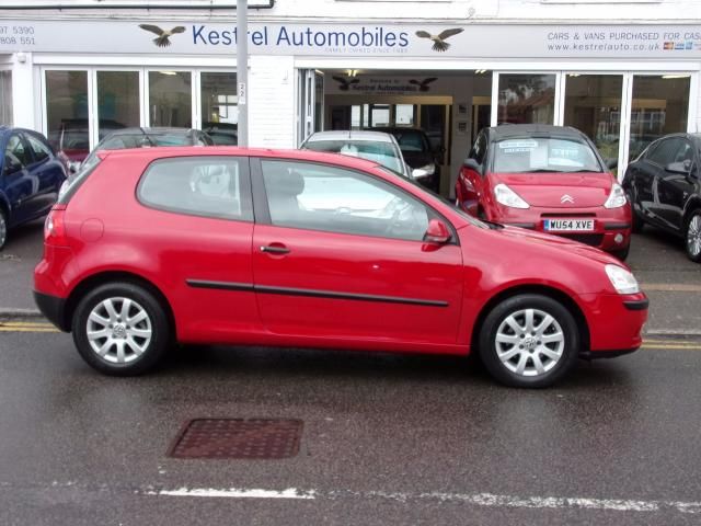 2005 Volkswagen Golf 1.6 S FSI 3d image 4