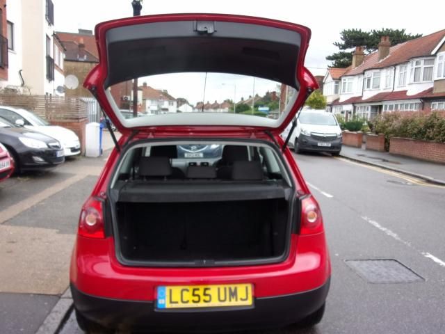 2005 Volkswagen Golf 1.6 S FSI 3d image 5