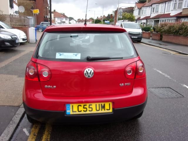 2005 Volkswagen Golf 1.6 S FSI 3d image 6