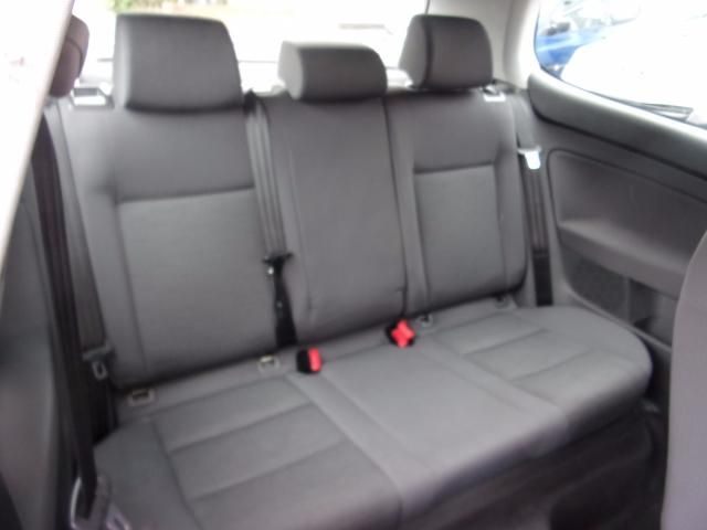 2005 Volkswagen Golf 1.6 S FSI 3d image 7