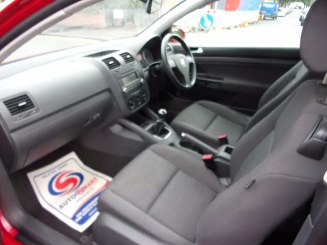 2005 Volkswagen Golf 1.6 S FSI 3d image 10