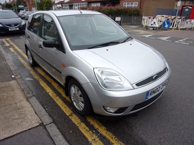 2002 Ford Fiesta 1.6 Ghia16V 5d image 2