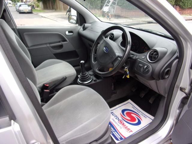 2002 Ford Fiesta 1.6 Ghia16V 5d image 8