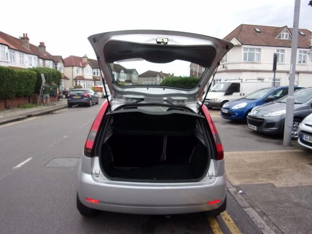 2002 Ford Fiesta 1.6 Ghia16V 5d image 9