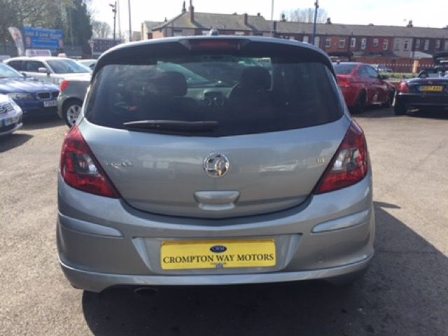2011 Vauxhall Corsa 1.4 SRI 5d image 3