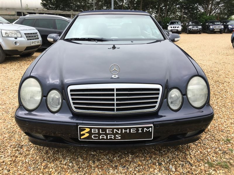 2001 Mercedes-Benz CLK 320 image 2