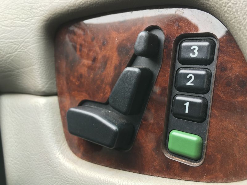 2001 Mercedes-Benz CLK 320 image 6