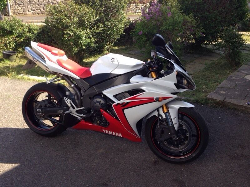 2007 Yamaha R1 image 1