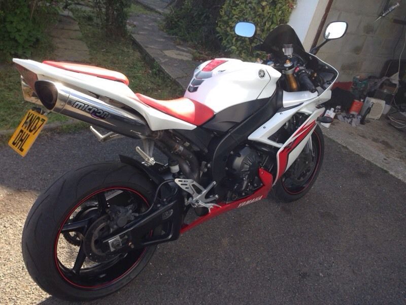 2007 Yamaha R1 image 3