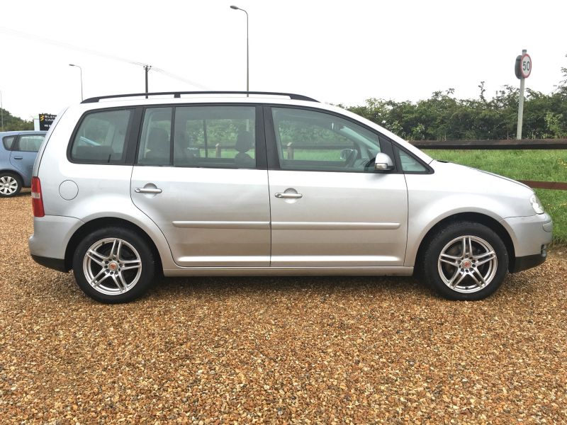 2004 Volkswagen Touran 1.9 TDI PD SE image 4