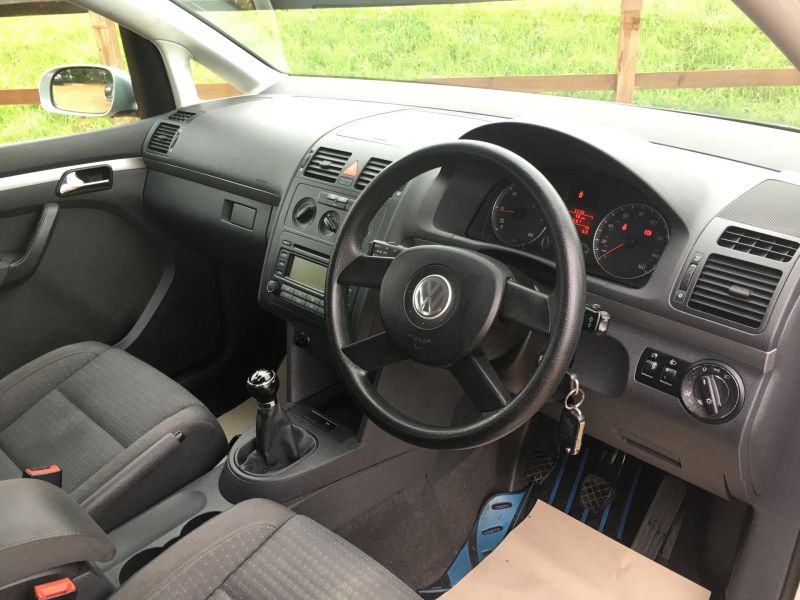 2004 Volkswagen Touran 1.9 TDI PD SE image 5