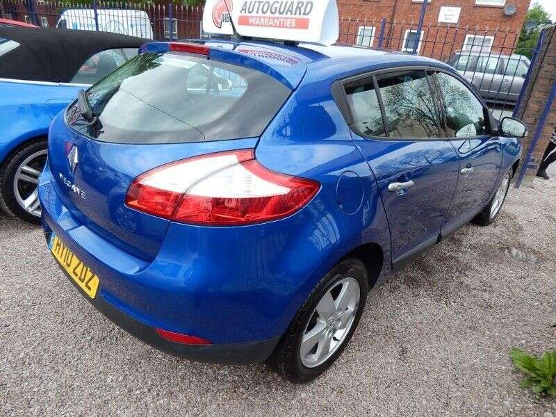 2010 Renault Megane DYNAMIQUE VVT image 2