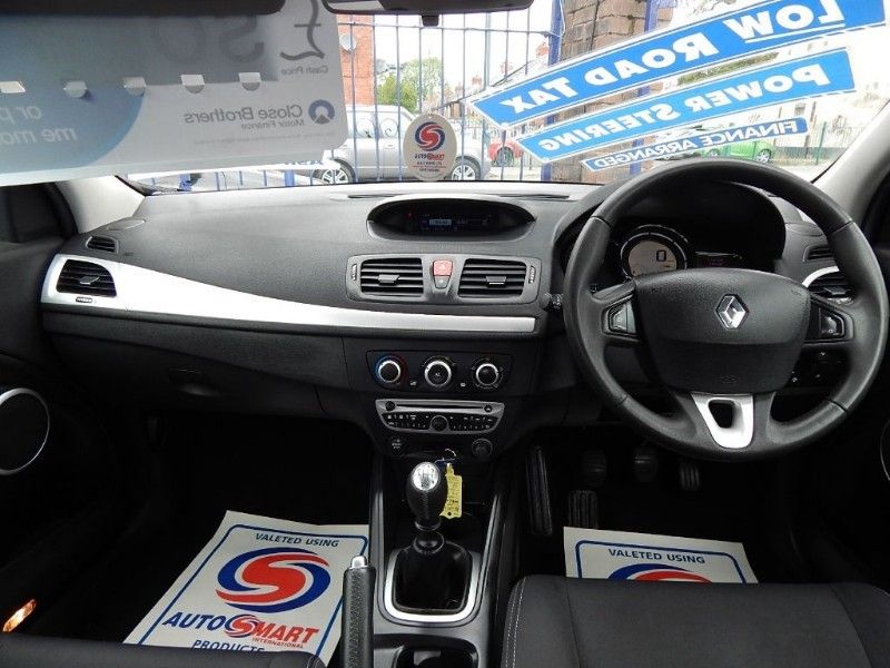 2010 Renault Megane DYNAMIQUE VVT image 8