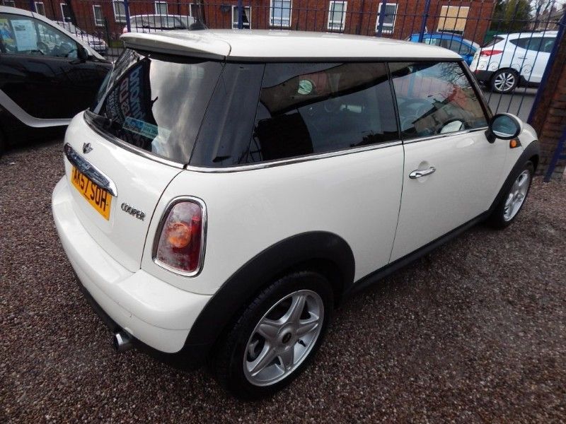 2007 MINI Hatch Cooper image 2
