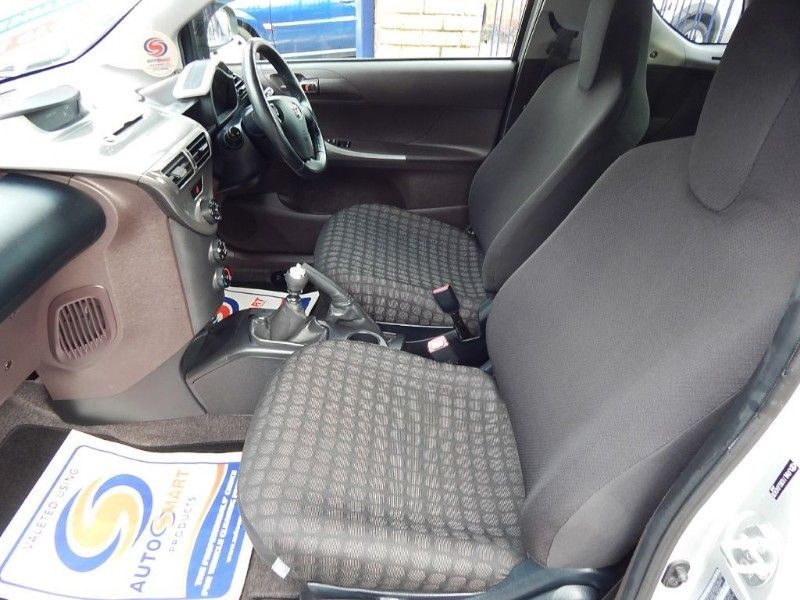 2009 Toyota iQ VVT-I IQ image 7