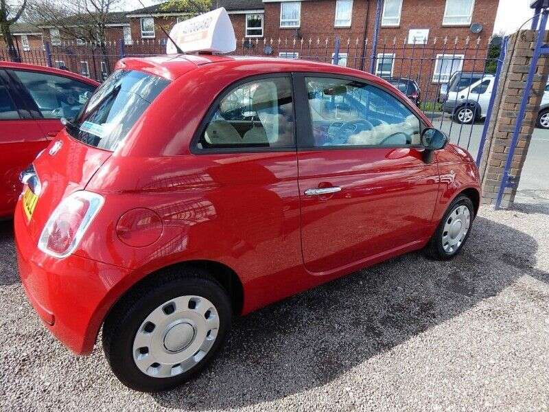 2011 Fiat 500 POP image 2