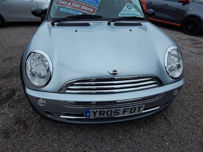 2005 MINI Hatch Cooper 1.6 image 4