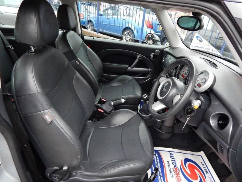 2005 MINI Hatch Cooper 1.6 image 5