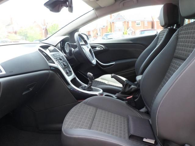 2014 VAUXHALL ASTRA 1.7 GTC SRI CDTI S/S 3d image 8