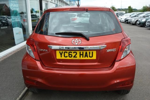 2012 Toyota Yaris 1.3 VVT-I T 5d image 4