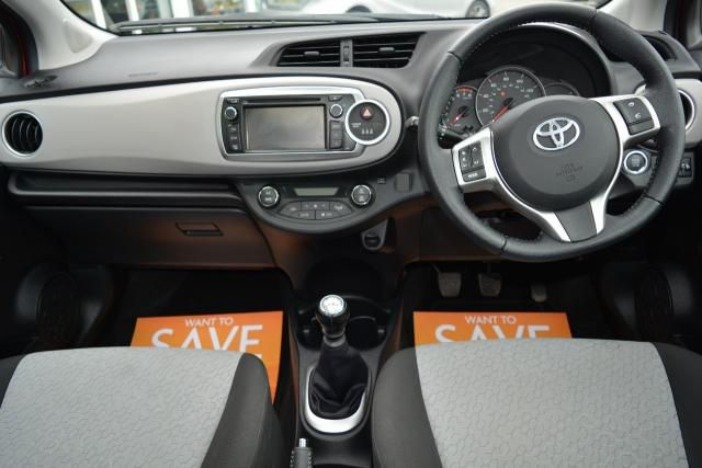 2012 Toyota Yaris 1.3 VVT-I T 5d image 6