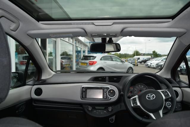 2012 Toyota Yaris 1.3 VVT-I T 5d image 10