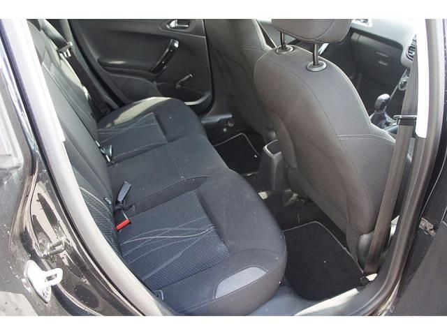 2012 Peugeot 208 1.2 5d image 5
