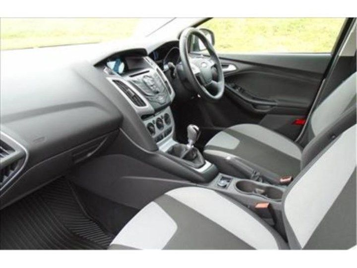 2014 Ford Focus 1.0 SCTI EcoBoost Zetec image 3