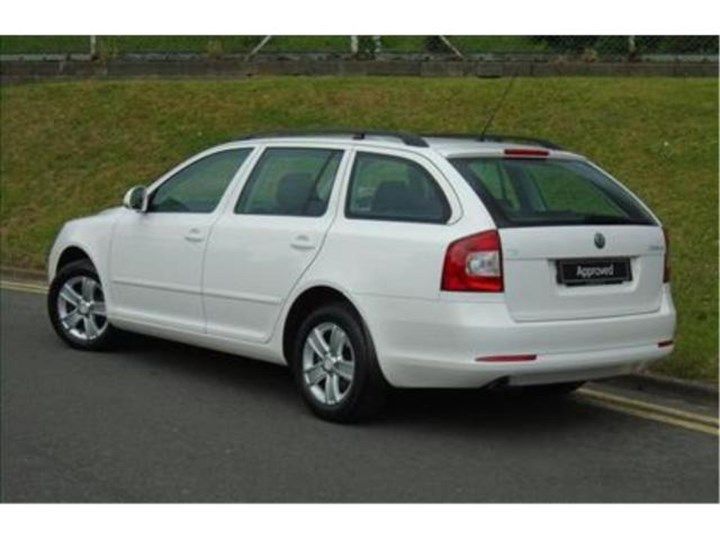 2010 Skoda Octavia 1.6 TDI CR SE image 2