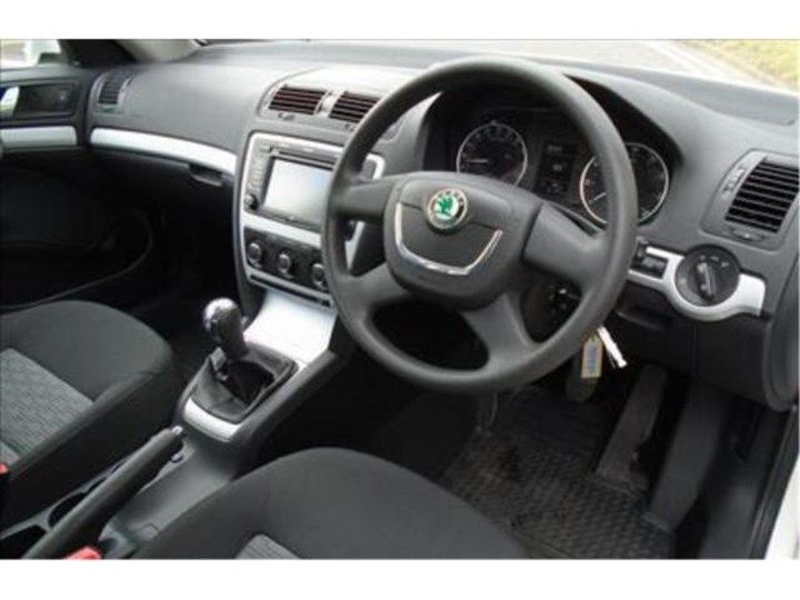 2010 Skoda Octavia 1.6 TDI CR SE image 4