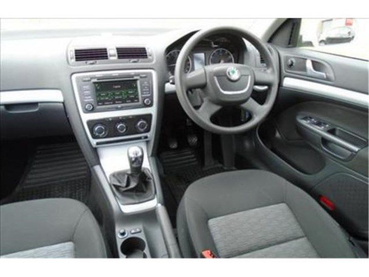 2010 Skoda Octavia 1.6 TDI CR SE image 5